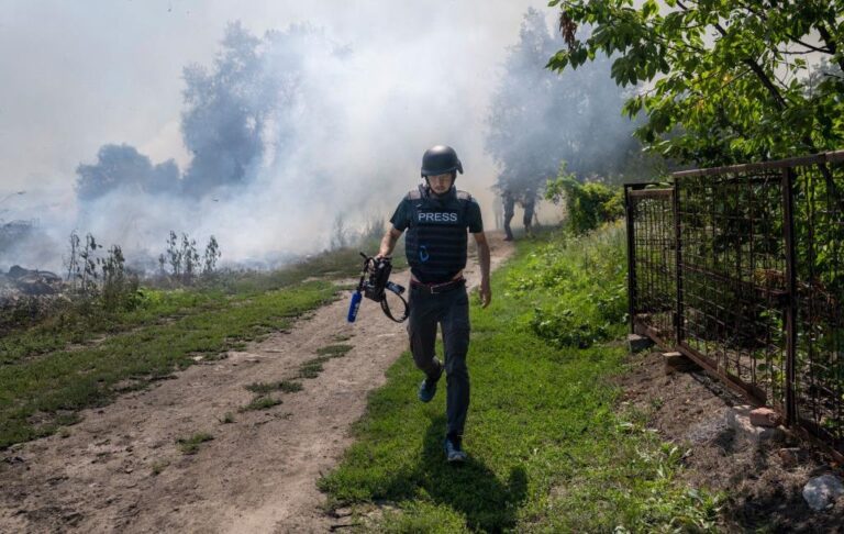 Фото для новини:Зеленський привітав журналістів з професійним святом