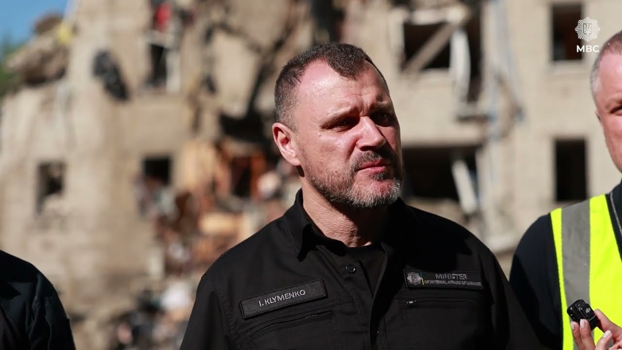 Фото для новини:7 людей рятувальники деблокували зі смертельної пастки