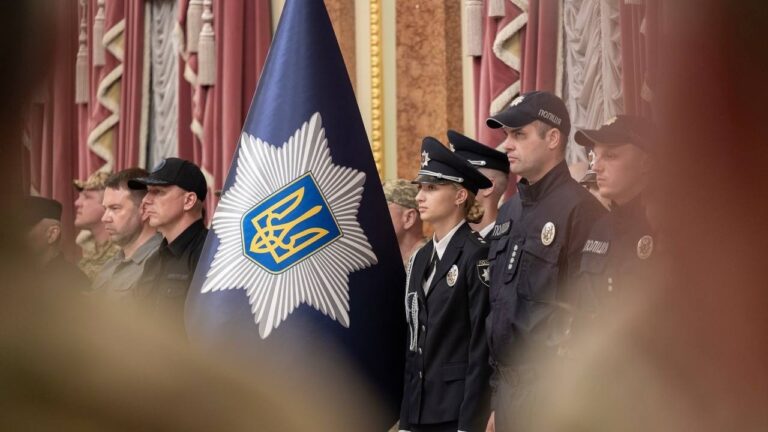 Фото для новини:Президент Володимир Зеленський вручив державні нагороди поліцейським та воїнам підрозділів поліції
