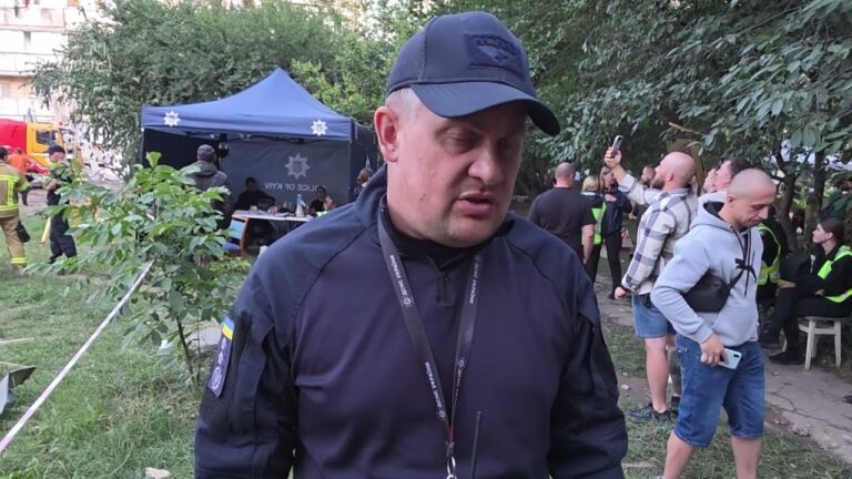 Фото для новини:Голова ДСНС України розказав про хід пошукових та аварійно-рятувальних робіт у Києві та області