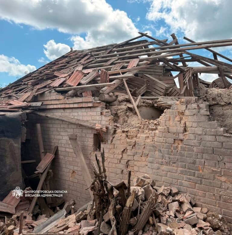 Фото для новини:Армія РФ вбила трьох людей і пошкодила підприємства на Дніпропетровщині