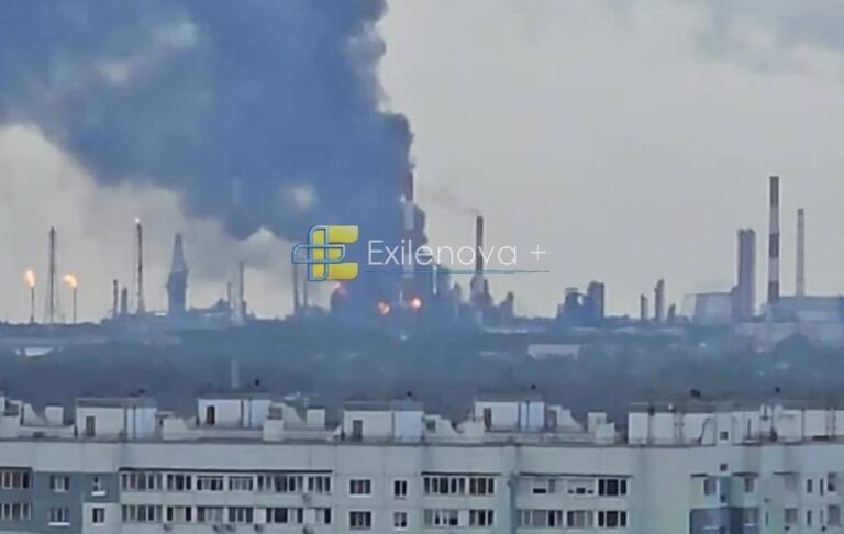 Фото для новини:Атака дронів. Горить найбільший НПЗ в Росії