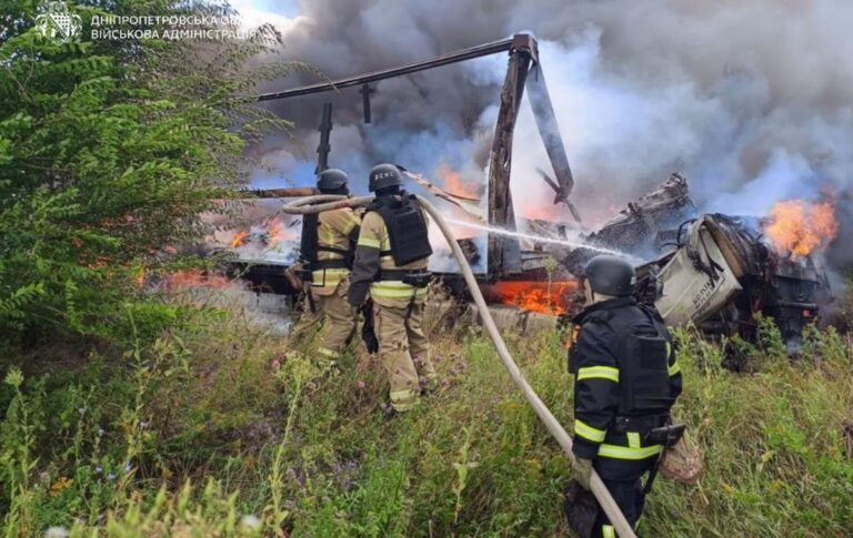 Фото для новини:Атаки дронів на Дніпропетровщину і Запоріжжя: є загиблі та поранені