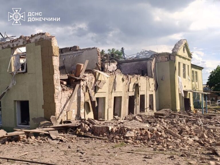 Фото для новини:Авіаудар по Слов'янську: є жертва і поранені