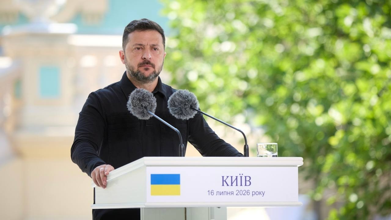 Фото для новини:Володимир Зеленський і Кір Стармер спілкуються з медіа