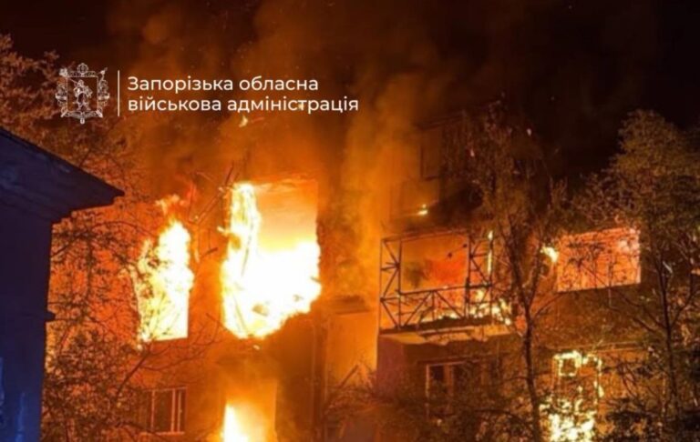 Фото для новини:БПЛА влучив у багатоповерхівку у Запоріжжі