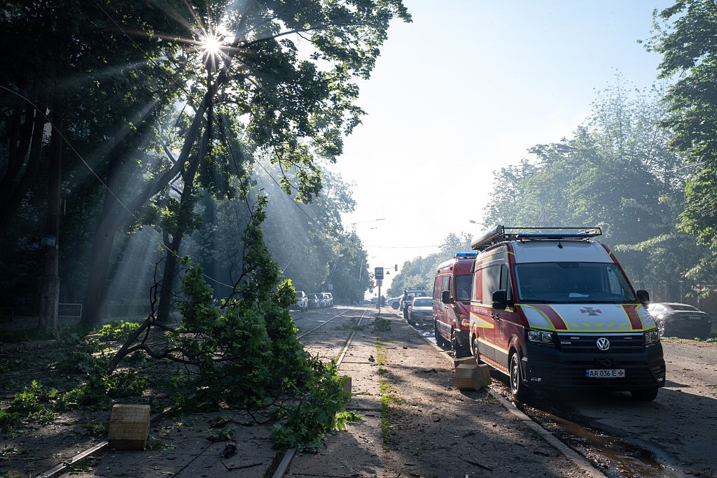 Фото для новини:Число жертв російського удару по Києву зросло до трьох