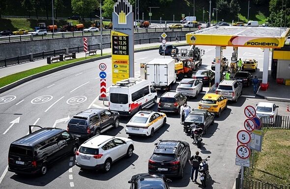 Фото для новини:До Москви звозять бензин зі всієї Росії - ЗМІ