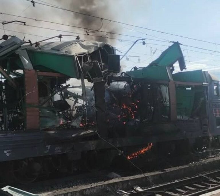 Фото для новини:Дрон РФ влучив у пасажирський поїзд на Дніпропетровщині - УЗ