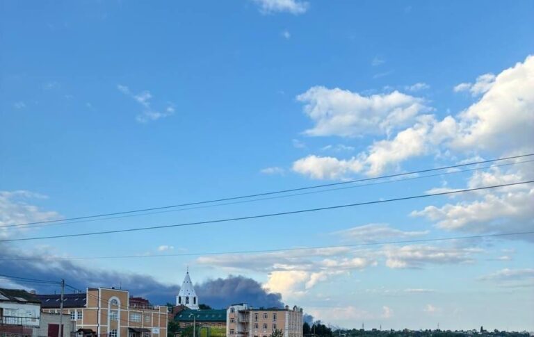 Фото для новини:Дрони атакували Сизрань в РФ: палає НПЗ