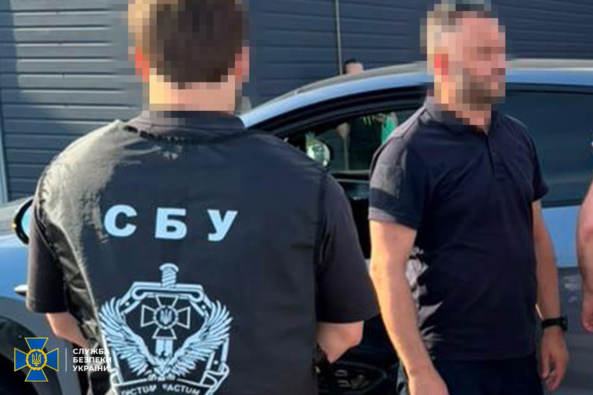 Фото для новини:Двох посадовців митної служби викрили на корупційних схемах
