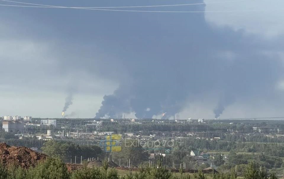 Фото для новини:Генштаб підтвердив ураження НПЗ і аеродрому в РФ