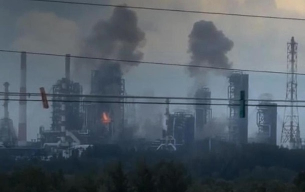 Фото для новини:"Імпорт не рятує": удари України зупинили топові НПЗ Росії