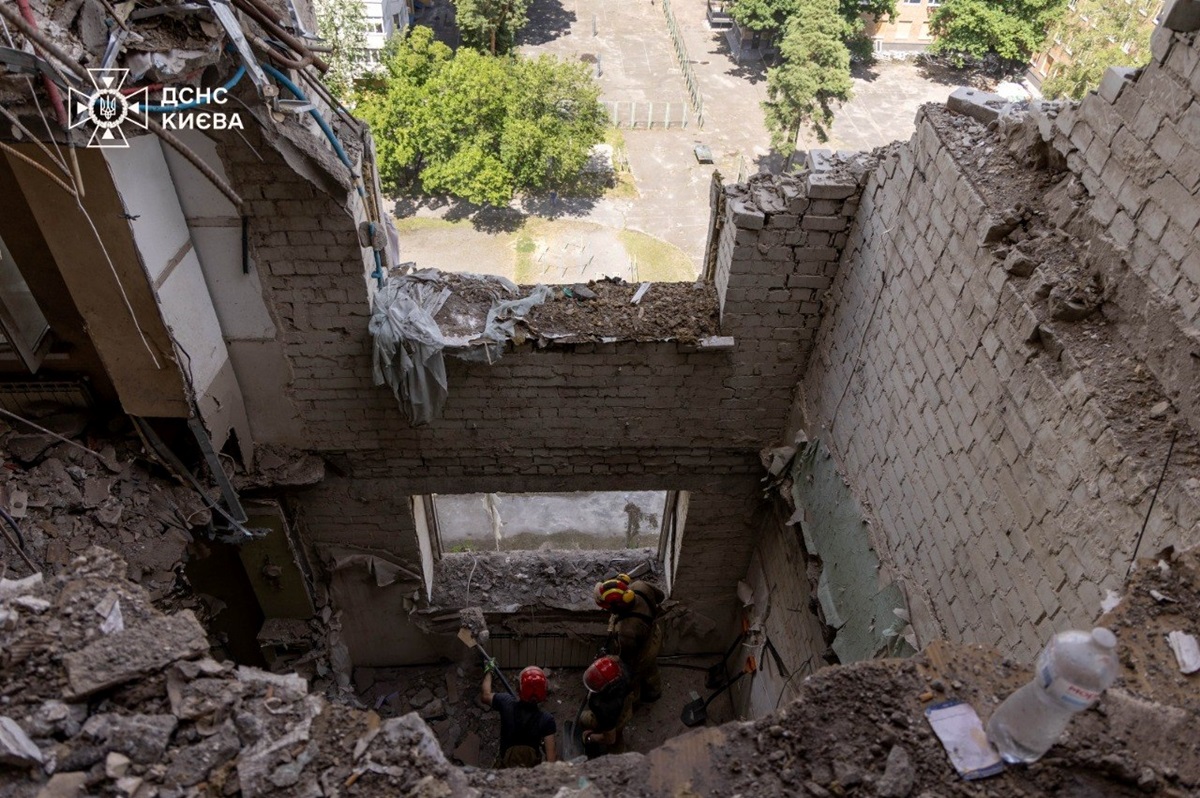 Фото для новини:Кількість жертв удару по Києву зросла