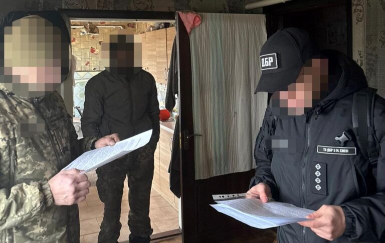 Фото для новини:Командир роками використовував бійців для будівництва свого дому