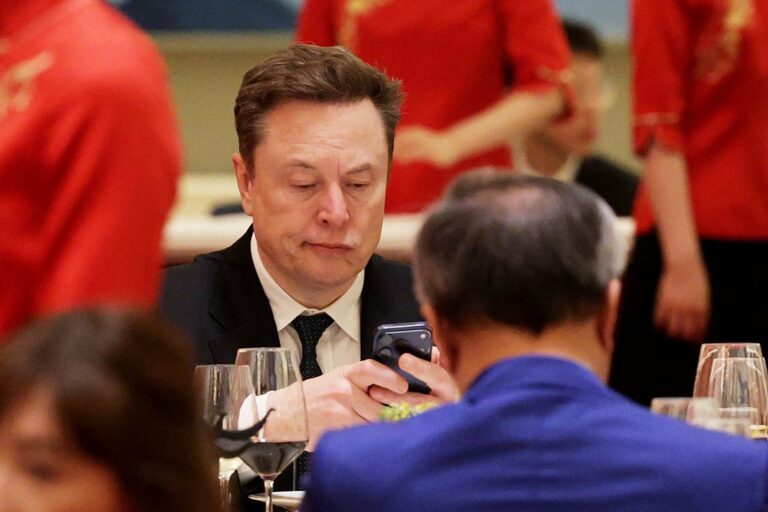 Фото для новини:Маск втратив близько $500 млрд за місяць