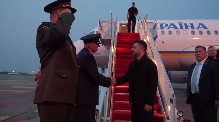 Фото для новини:Мир повинен стати ближче: Зеленський прибув у США