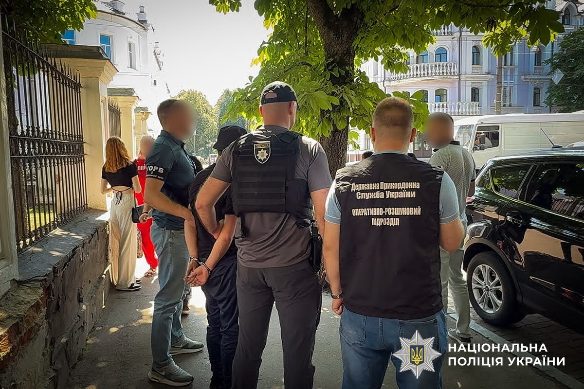 Фото для новини:На Сумщині пара продавала "батьківство" для виїзду чоловіків за кордон