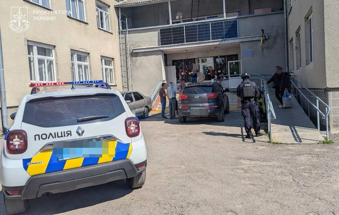 Фото для новини:На Тернопільщині директора інтернату викрили на торгівлі людьми