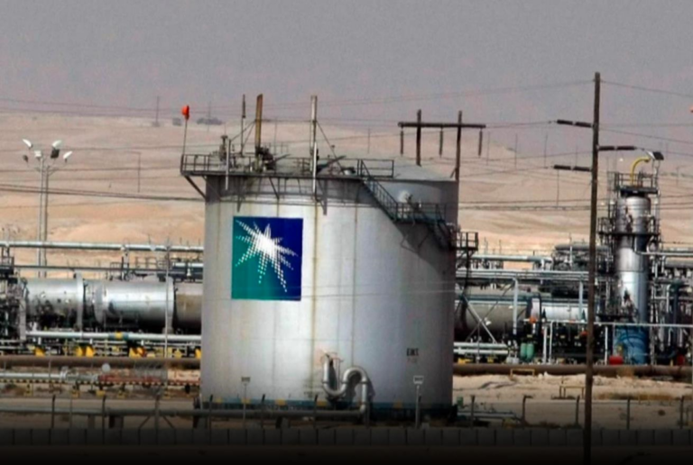 Фото для новини:Нафтовий гігант Saudi Aramco зупинив НПЗ після атаки хуситів