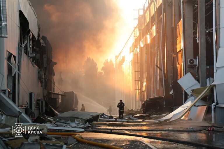 Фото для новини:Наслідки нічної атаки на Київ: двоє людей загинули