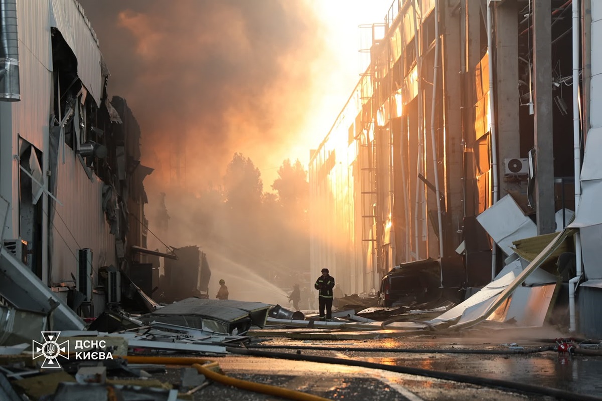 Фото для новини:Наслідки нічної атаки на Київ: двоє людей загинули