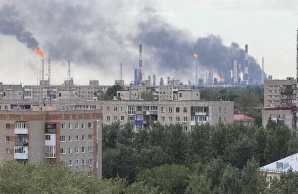Фото для новини:Найбільший НПЗ Росії призупинив роботу після ураження дронами - ЗМІ