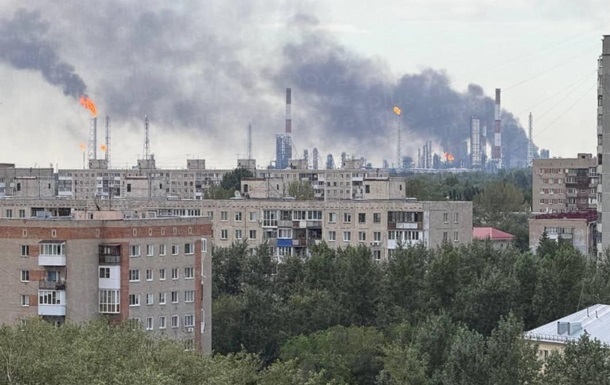 Фото для новини:Найбільший НПЗ Росії призупинив роботу після ураження дронами - ЗМІ