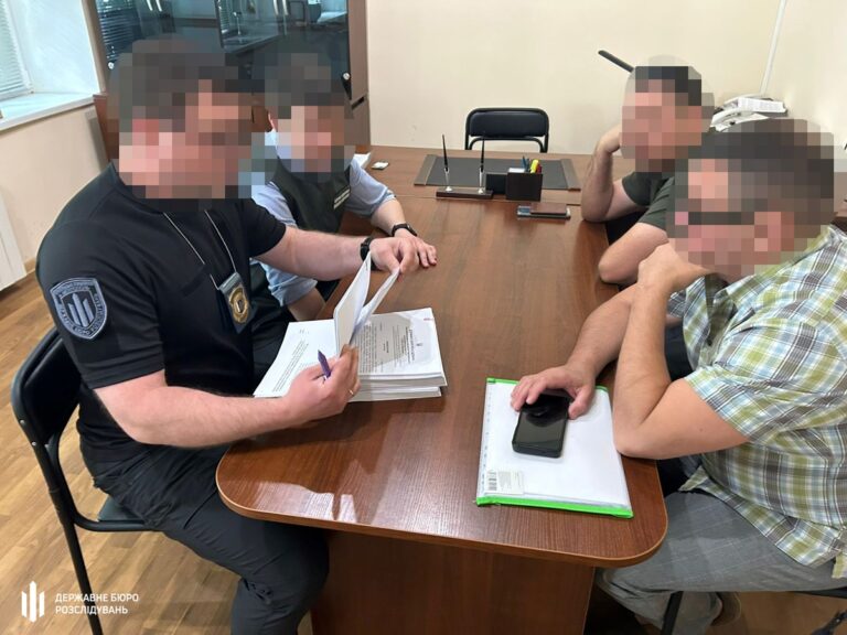 Фото для новини:Підполковник допоміг співмешканці отримати 1,3 млн "бойових"