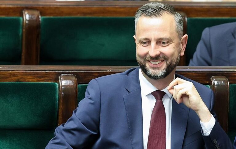 Фото для новини:Польща прагне розміщення центру управління паливопроводами НАТО