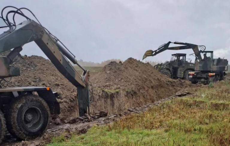 Фото для новини:Польща за півроку збудувала лиш один кілометр укріплень Східний щит - ЗМІ