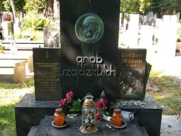 Фото для новини:Польська поліція розслідує вандалізм на могилі Богдана Лепкого