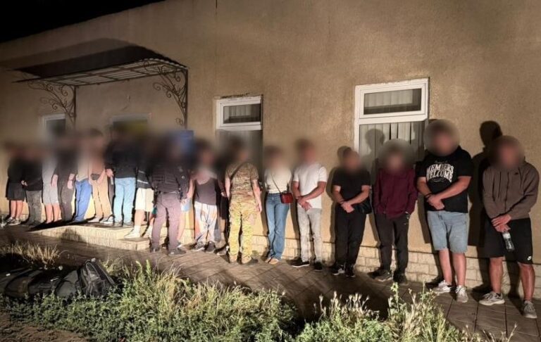 Фото для новини:Прикордонники затримали відразу 13 ухилянтів