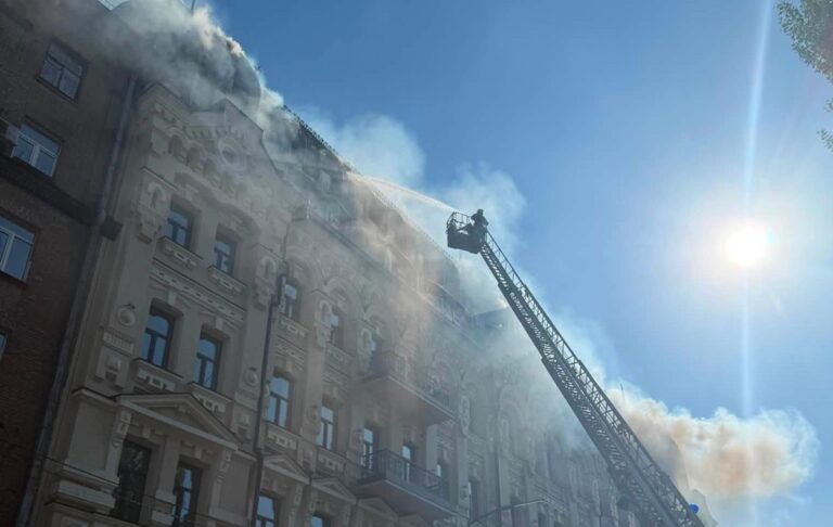 Фото для новини:РФ вдарила по готелю з дипломатами в Києві: що відомо