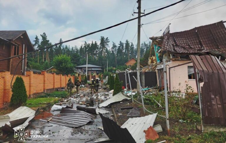 Фото для новини:РФ вдарила по Київщині: шестеро людей загинули