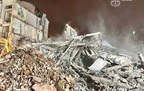 Фото для новини:РФ вдарила по п'ятиповерхівці в Харкові: є жертва