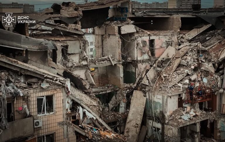 Фото для новини:Росія заохочена "перемагати" будинки - Зеленський