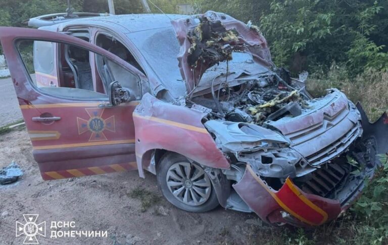 Фото для новини:Росіяни атакували авто рятувальників у Краматорську