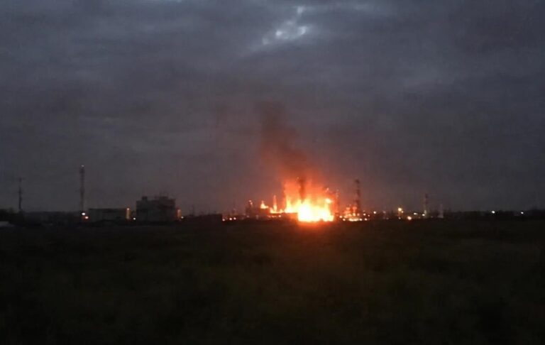 Фото для новини:Росіяни атакують об'єкт газовидобутку на Харківщині
