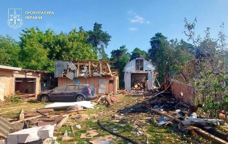 Фото для новини:Росіяни вбили дроном дитину і трьох дорослих на Сумщині