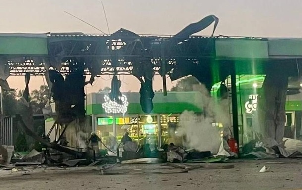 Фото для новини:Росіяни вдарили по АЗС у Запоріжжі: є поранені