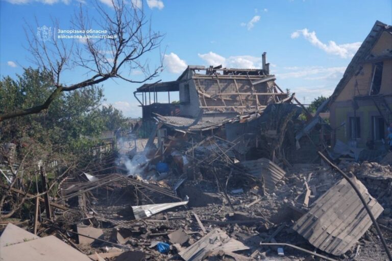 Фото для новини:Російські КАБи атаркували Запоріжжя: поранено трьох жінок