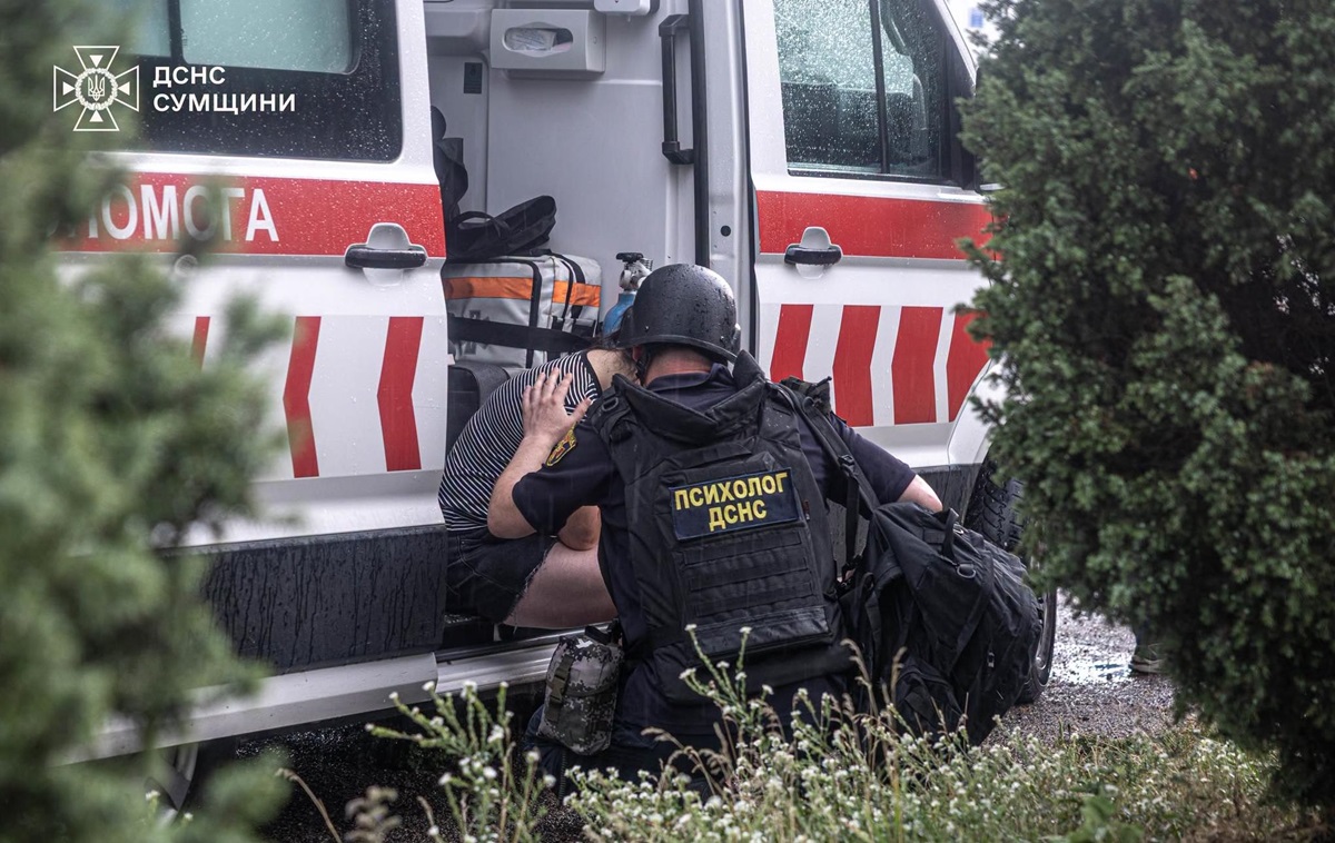 Фото для новини:Російський удар по АЗС у Сумах: постраждав водій