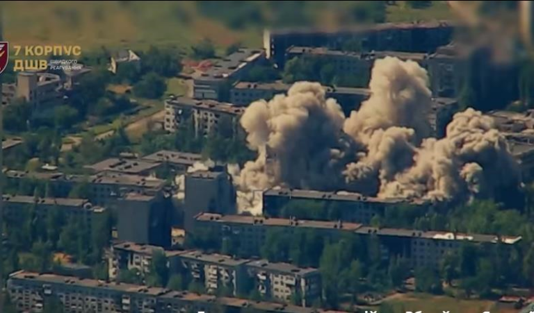 Фото для новини:Сили оборони показали удар по російських інструкторах БпЛА у Покровську
