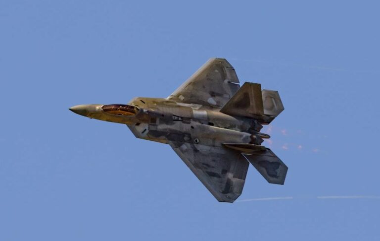 Фото для новини:США вивели винищувачі F-22 з Ізраїлю