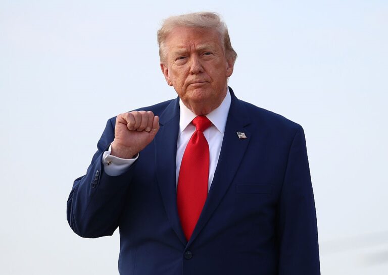 Фото для новини:Товари з Росії потрапили під нові мита Трампа