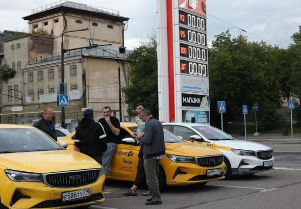 Фото для новини:Ціни на бензин у Росії подолали психологічний рубіж