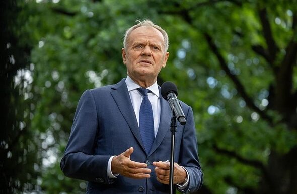 Фото для новини:Туск заявив про вирішальні дні війни в Україні