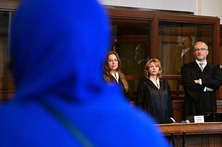 Фото для новини:У Берліні лікар отримав довічне за вбивство 15 пацієнтів