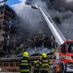 Фото для новини:У Чехії 11 днів горить фабрика: мешканців міста евакуюють